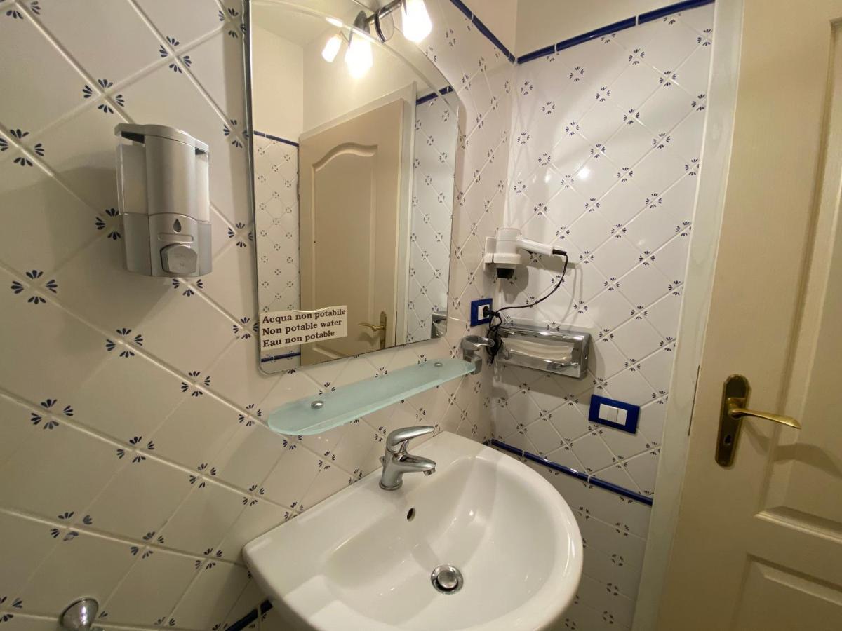 Camera Matrimoniale/Doppia con Letti Singoli con Bagno Privato